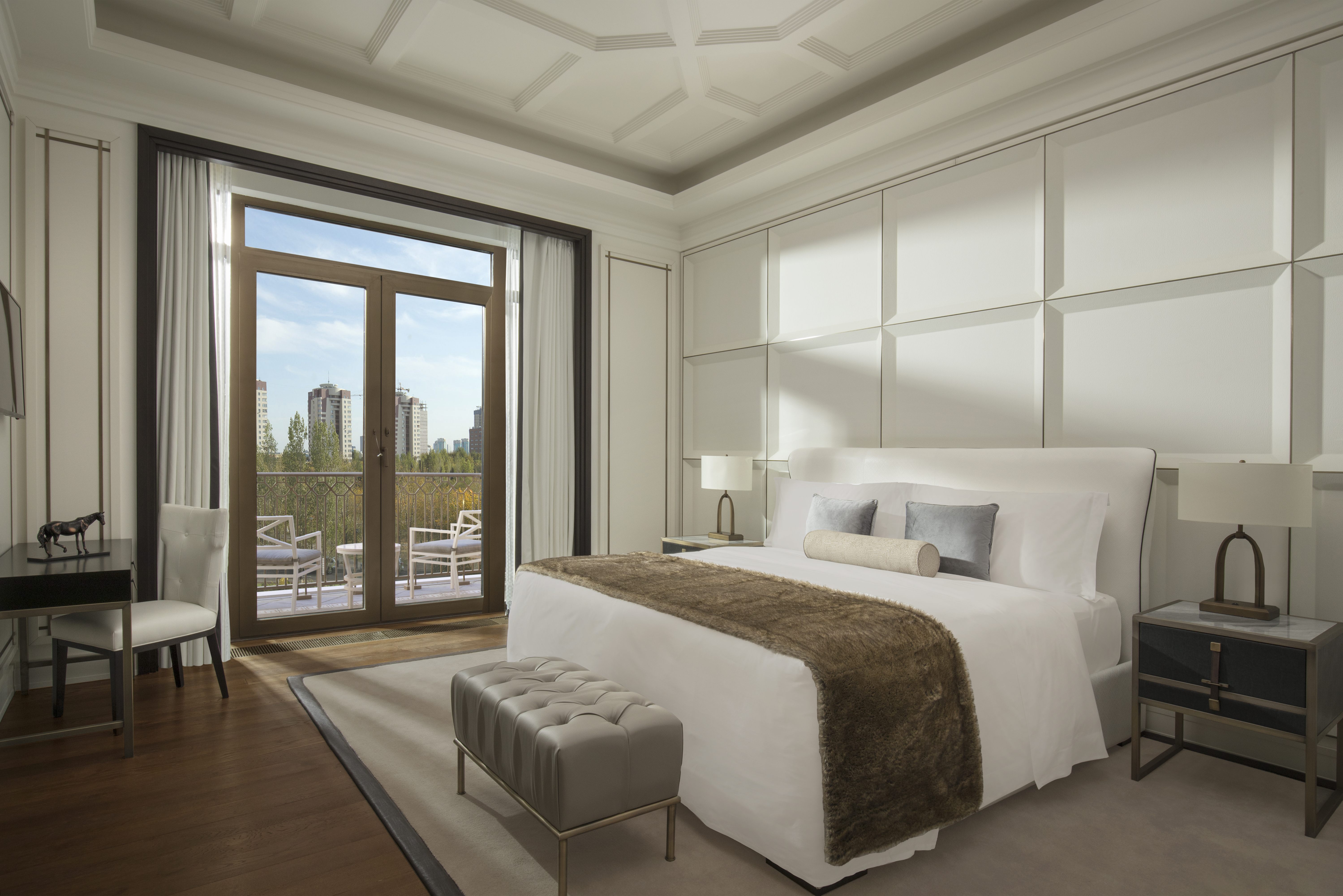 皇家套房， 1 卧室大型套房， 1 张特大床， 江河景观， 高楼层， 阳台， 壁炉