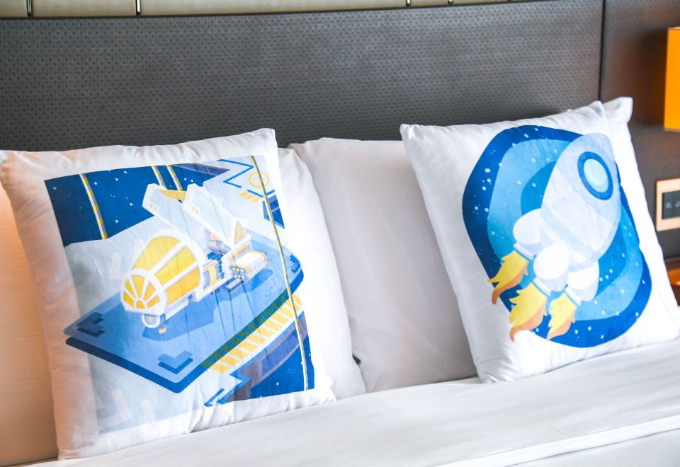 Swiss Grand NanchangSpacecraft Family Suite