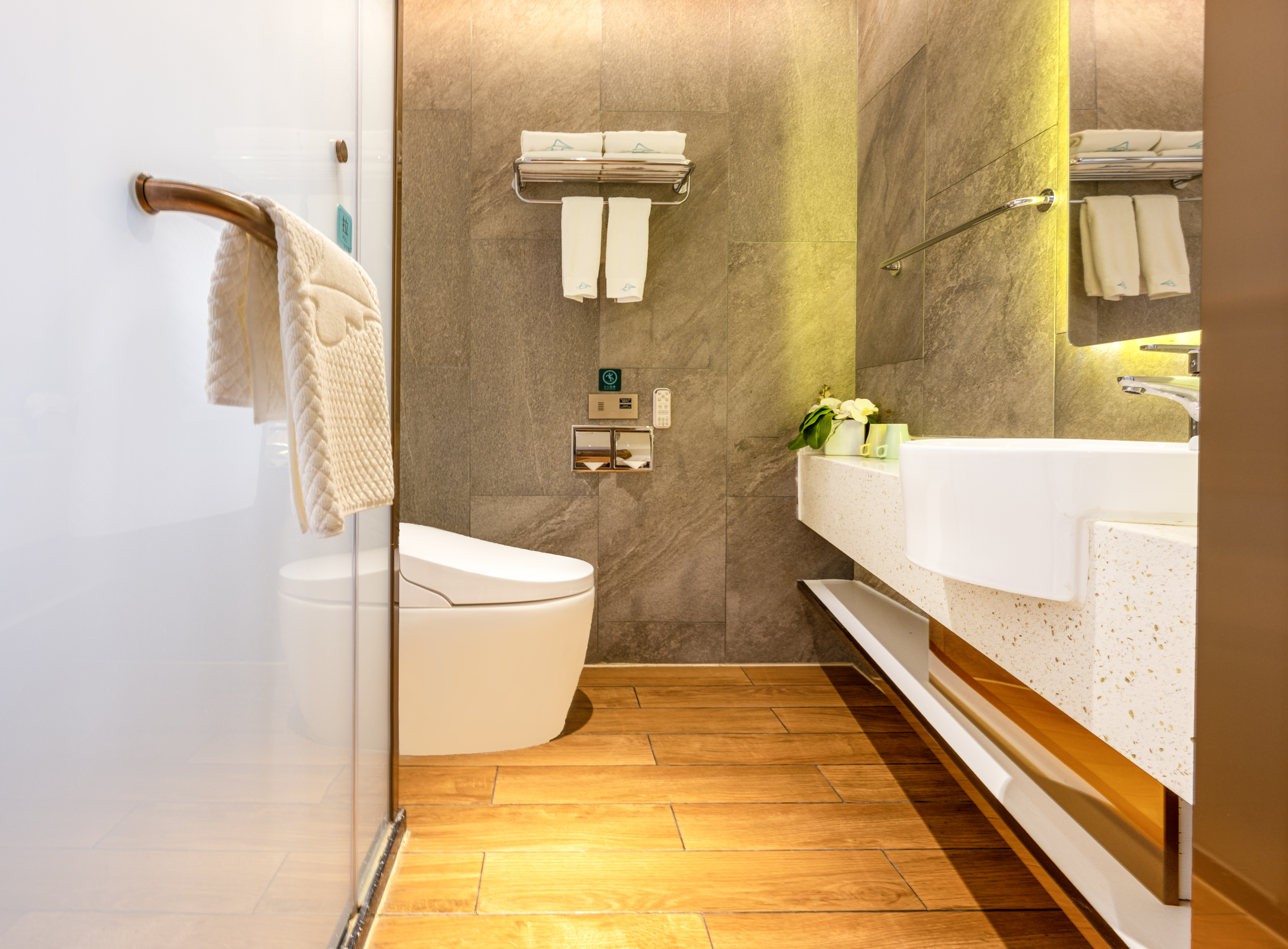 行政豪华大床房（喜临门床垫+智能马桶+挂烫机+冰箱）