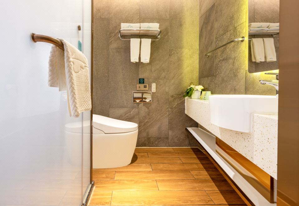 行政豪华大床房（喜临门床垫+智能马桶+挂烫机+冰箱）