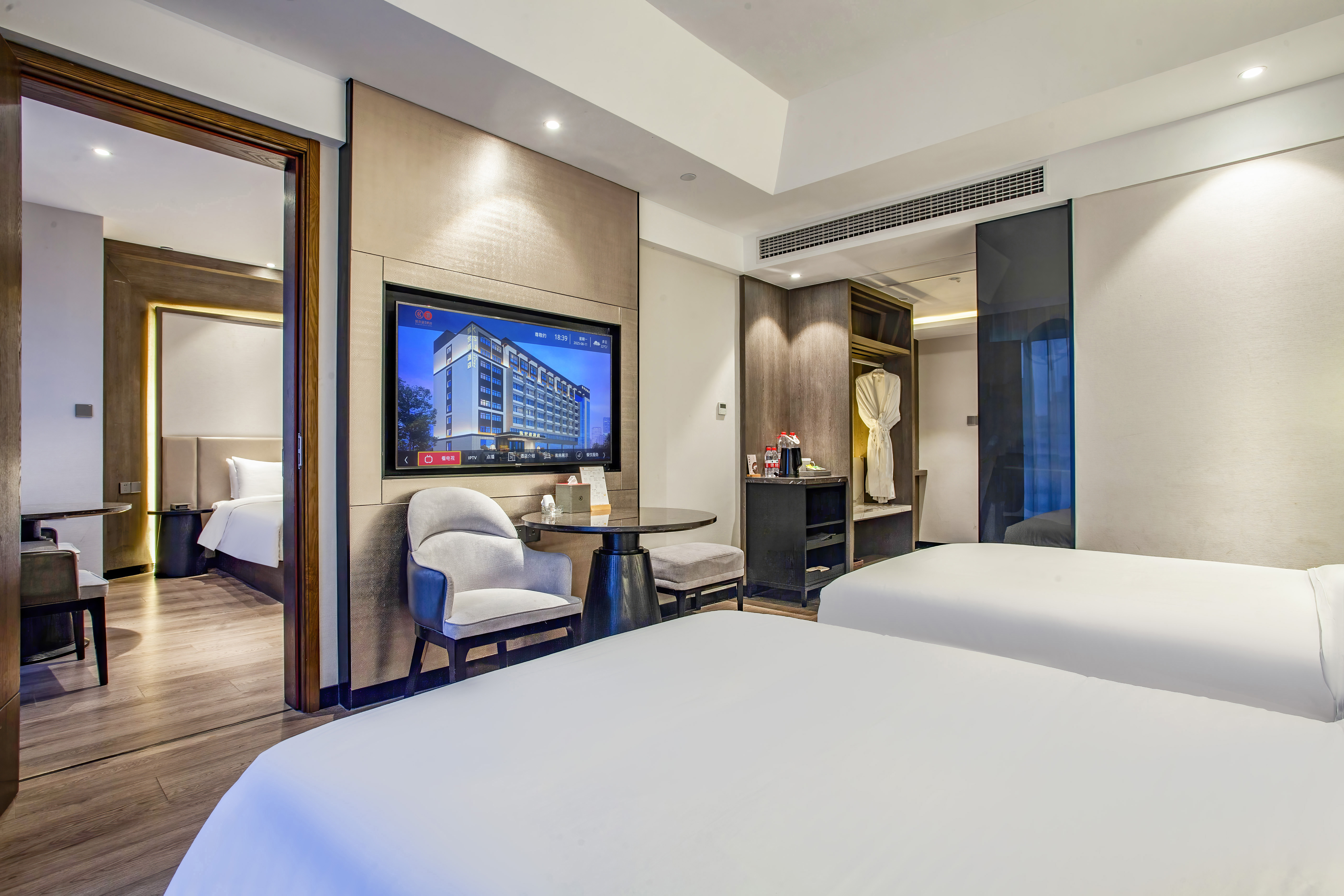 温馨家庭房（全景飘窗+荞麦护颈枕）