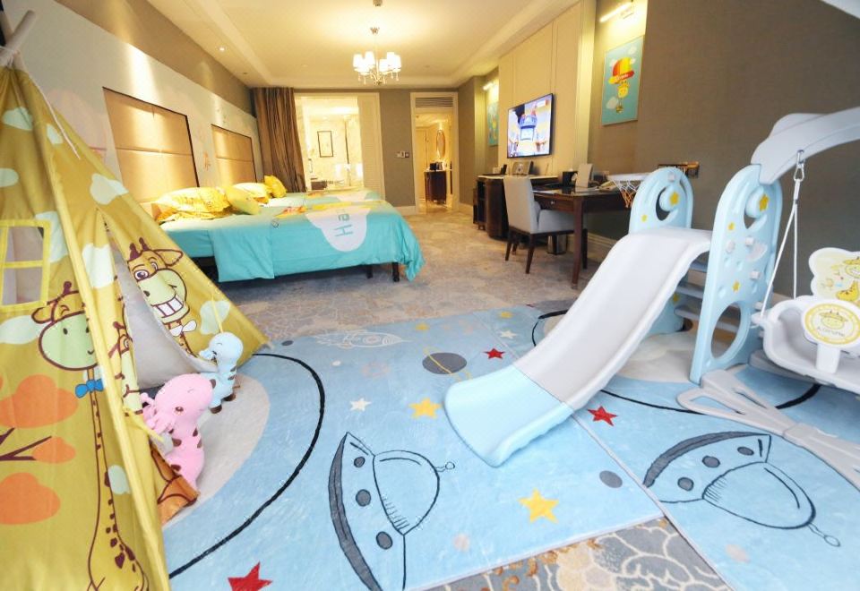 SeaView Garden Hotel QingdaoFamily Room (Pitched Roof)