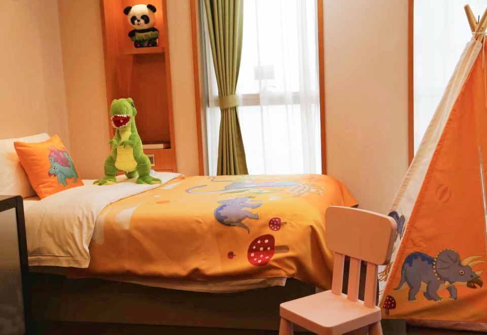 Lia! By Minyoun Chengdu Rezen Hotel (Chunxi Taikoo Li Store)Liya Family Theme Suite (Animal Theme + Double Bed + Single Bed)