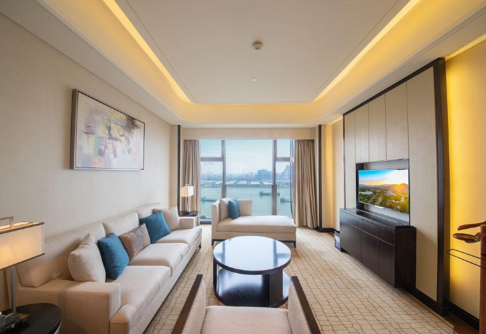 郡雅單臥套房（超大圓形浴缸?獨立會客廳）