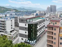 Luhe Yuelong Hotel Hotels in Luhe