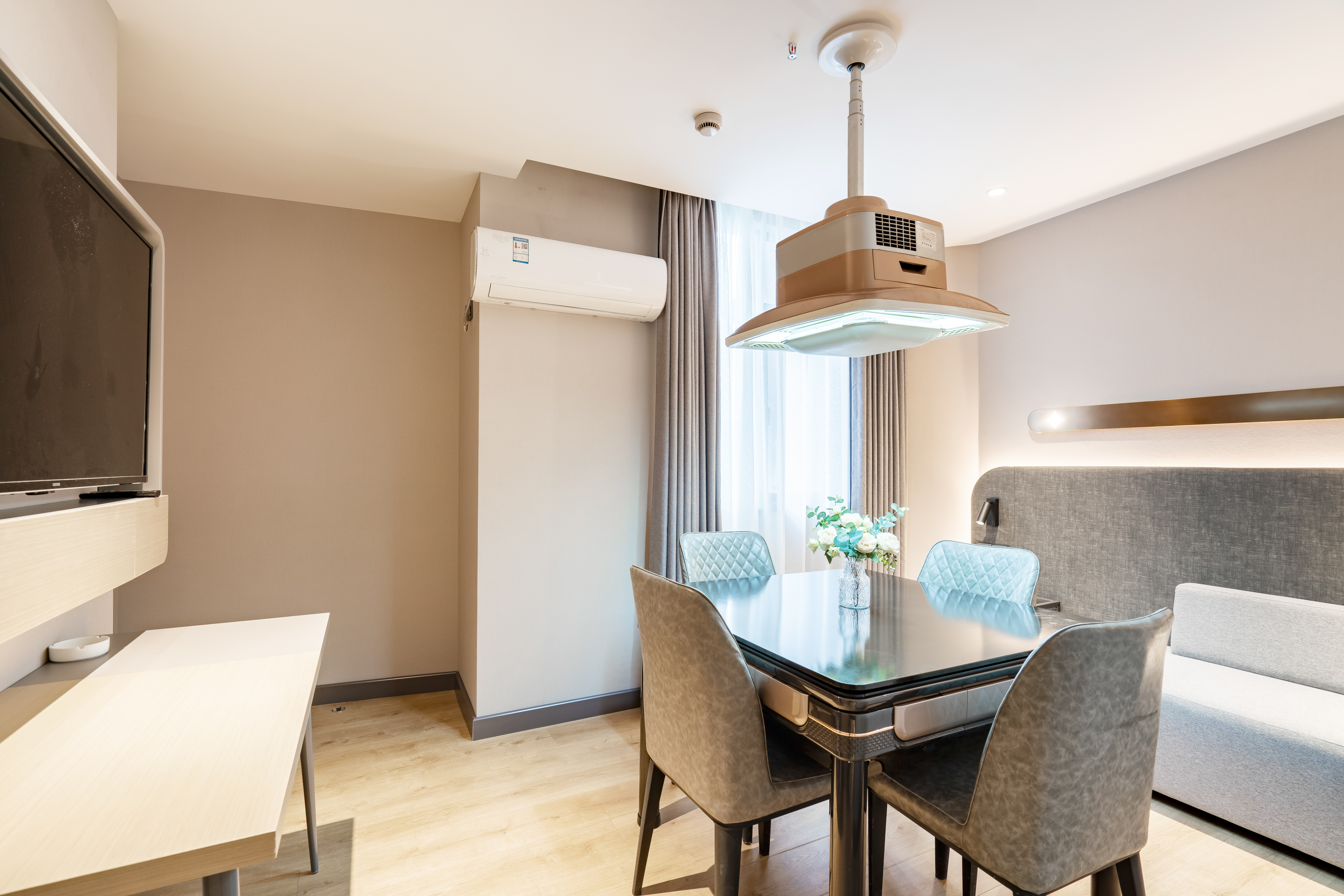 Elong Me Anlai Hotel (Yangzhou Jiangdu Golden Eagle Plaza Wenchang East Road)影音套房「乐享一居室+百寸高清巨幕私人影院+SVIP影视畅享+语音客控+棋牌娱乐」