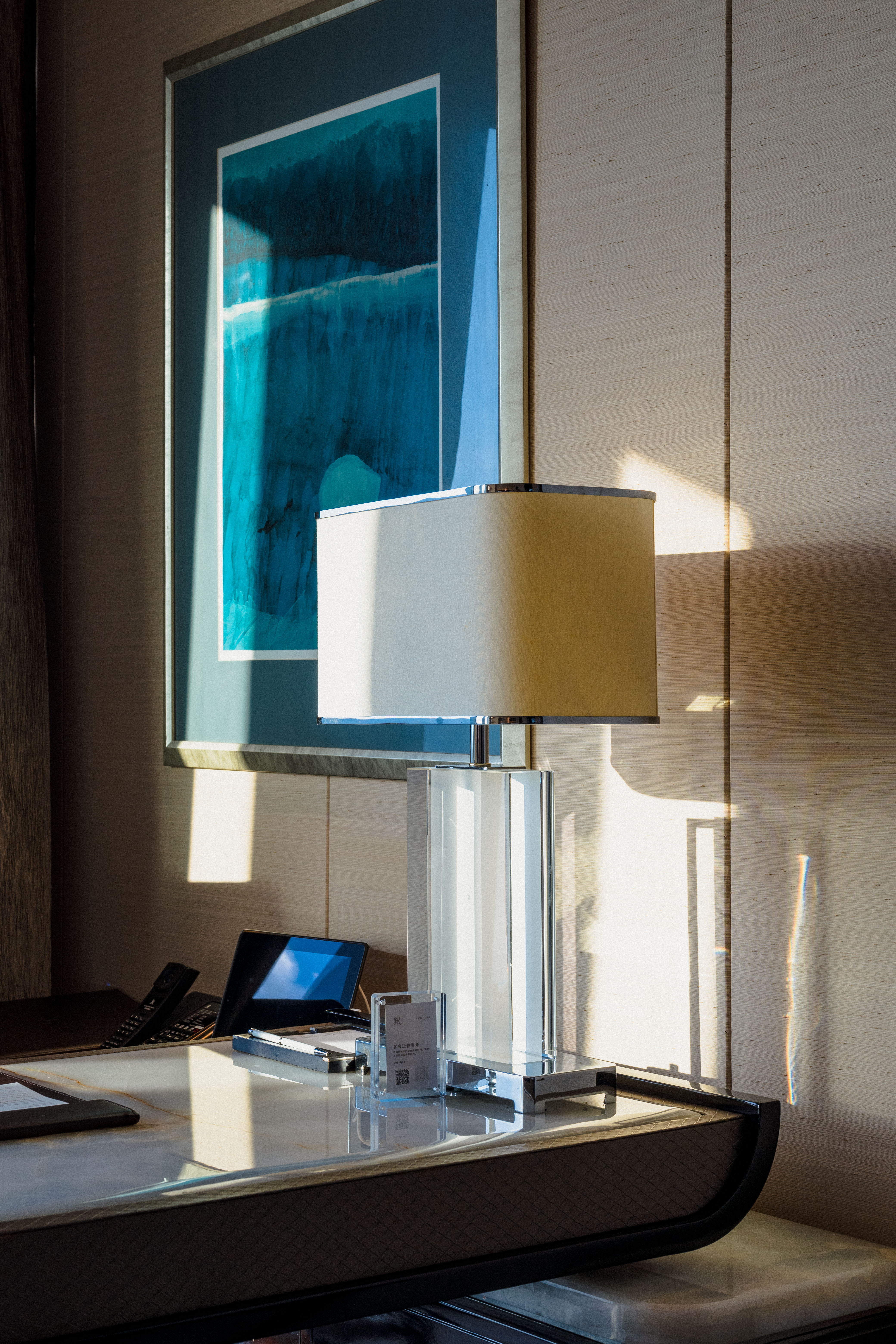 The St. Regis Shenzhen尊贵豪华悠景大床房 ?遥看宽域空间与璀璨景致交织?