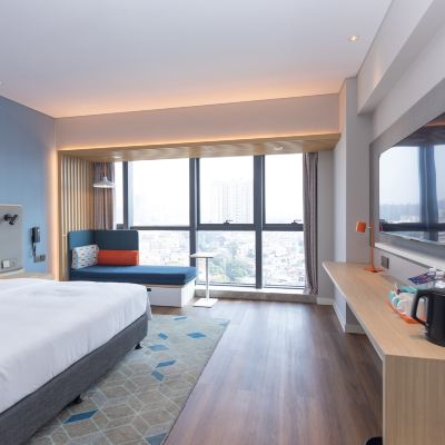 高級舒適大床房 順德大良智選假日飯店（清暉園店）優惠