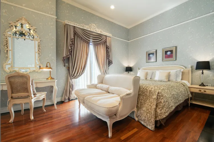 ห้องพรีเมียร์มีทางเดินไปยังสระว่ายน้ำ