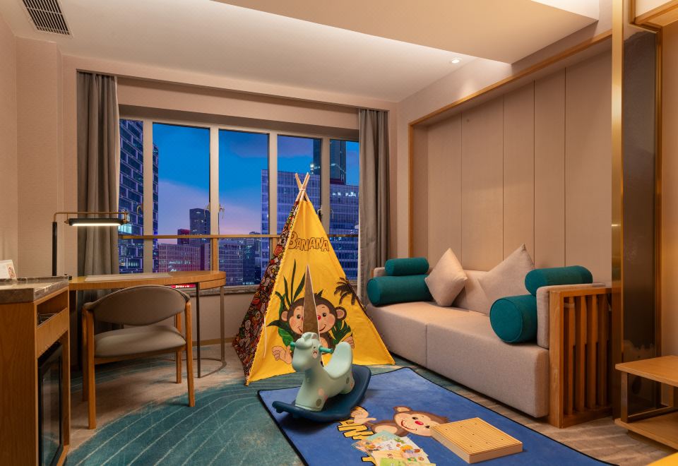 Royce Hotel ShenzhenFamily Twin Room (Banana Monkey Themed)