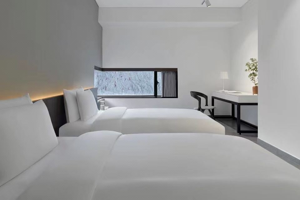 露臺山景雙床房