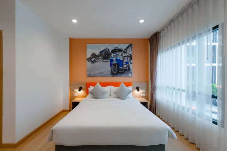 ห้องดีลักซ์วิวสระน้ำ เตียงใหญ่ 1 เตียง