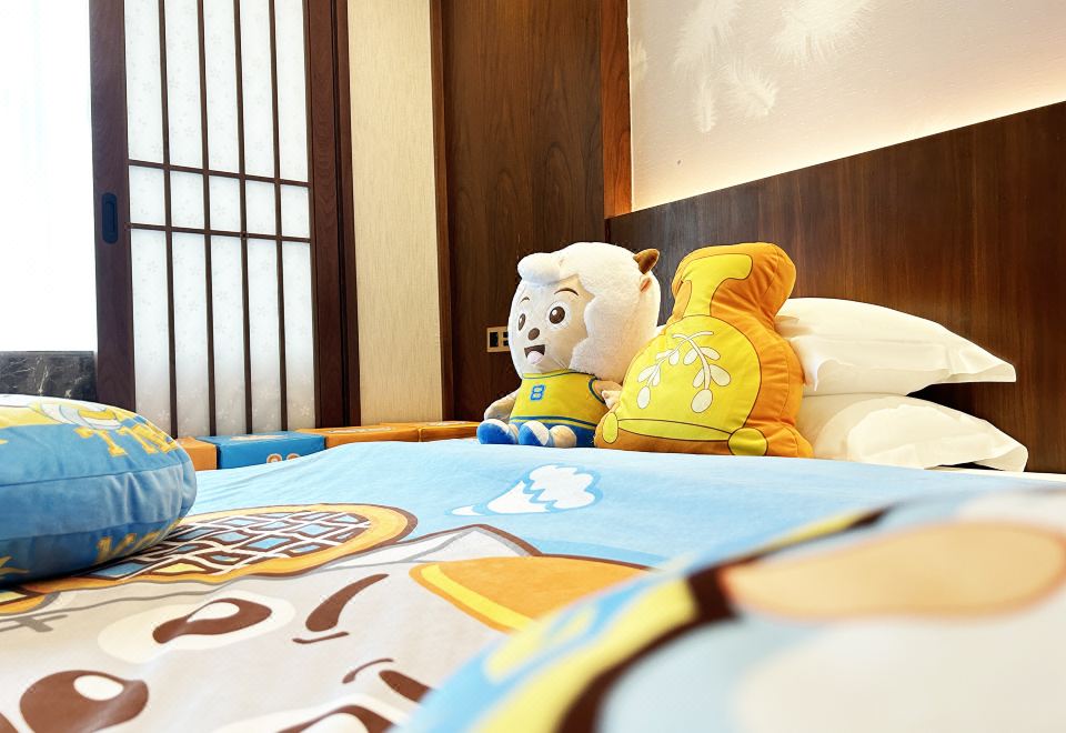 Baihualin Hot Spring Valley HotelPleasant Goat And Big Big Wolf Theme Family Double Bed Room