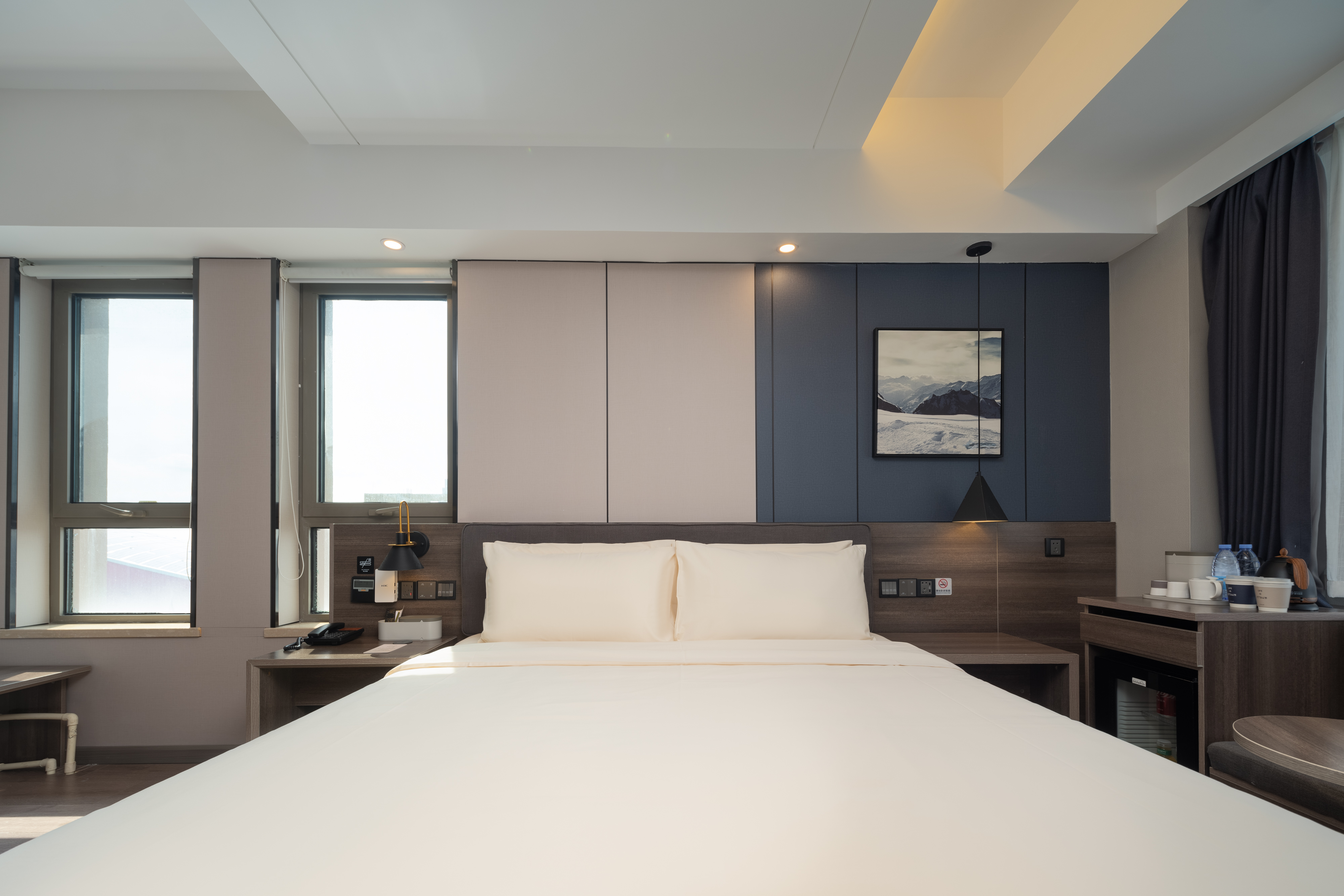 幾木大床房（手機投屏＋加濕器+小冰箱+浴袍+體重秤）