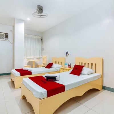 RedDoorz 雙床房 瑞德多茲飯店 - 近宿霧大都會大教堂優惠