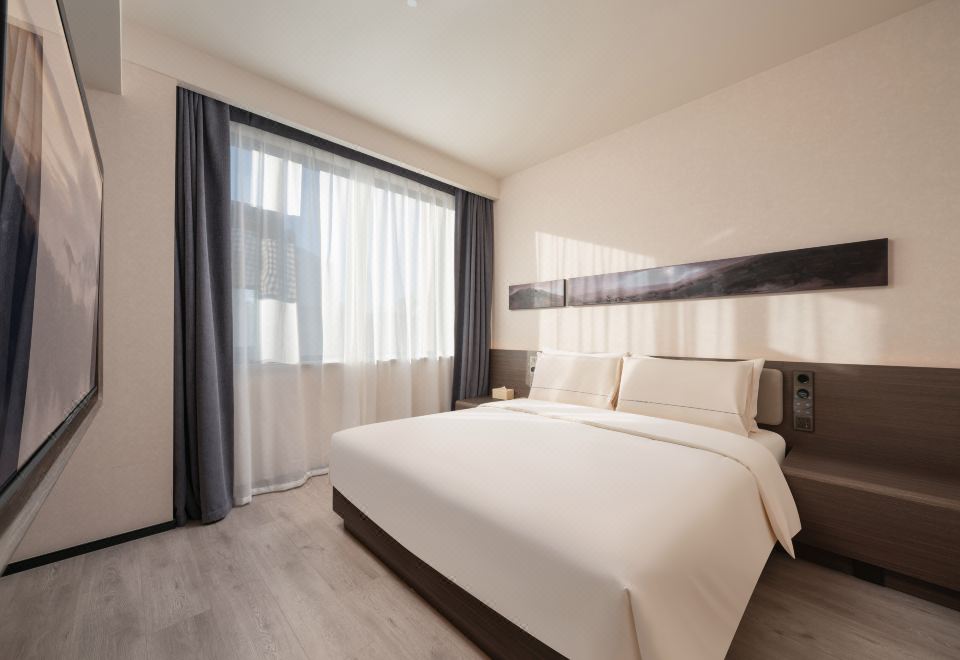 深睡尊享大床房（一键深睡+智能客控+65寸投屏电视）