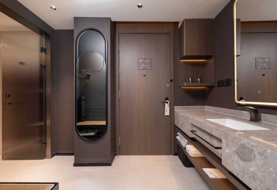 深睡尊享大床房（一键深睡+智能客控+65寸投屏电视）