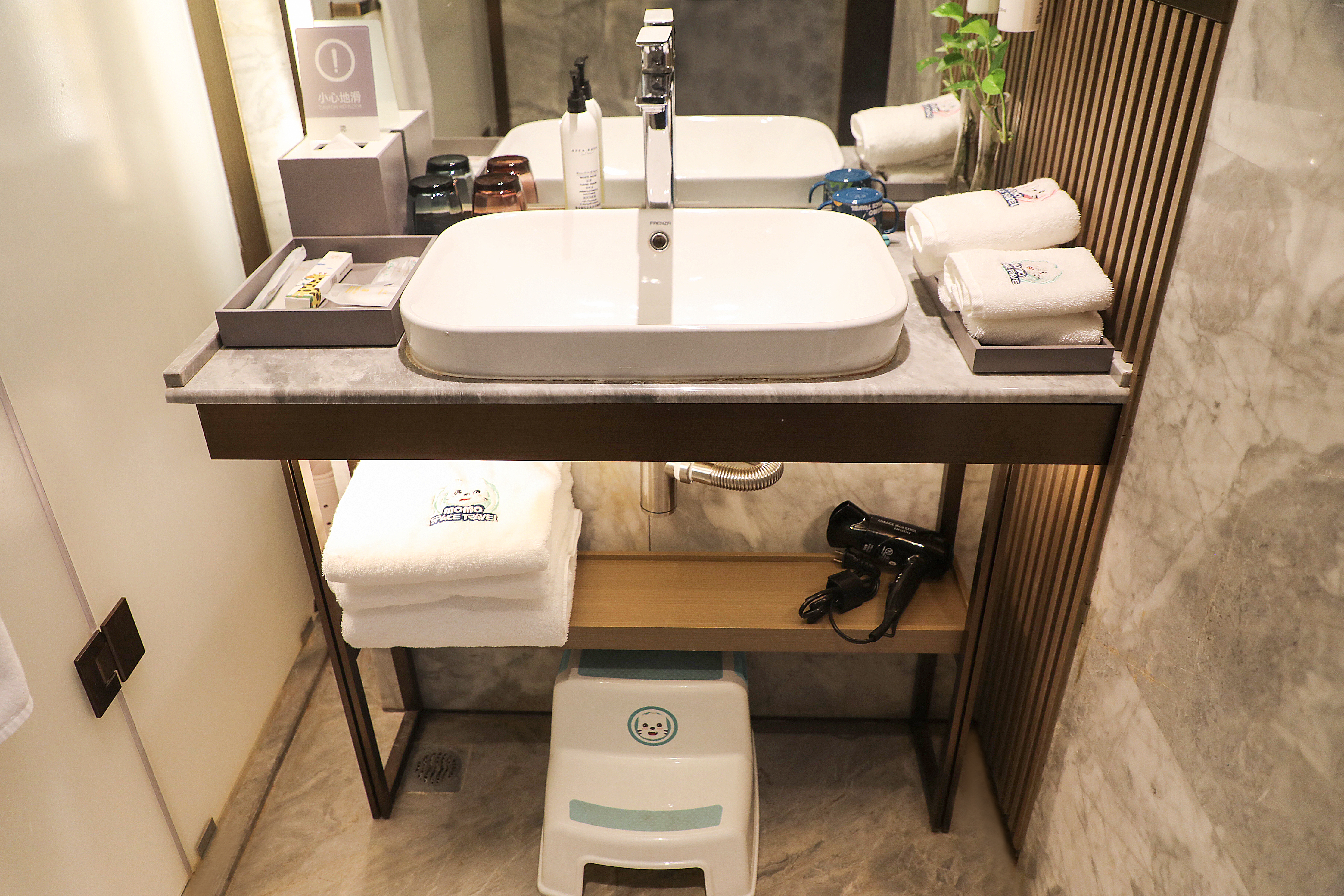 亲子房 （Momo主题+小童乐园）