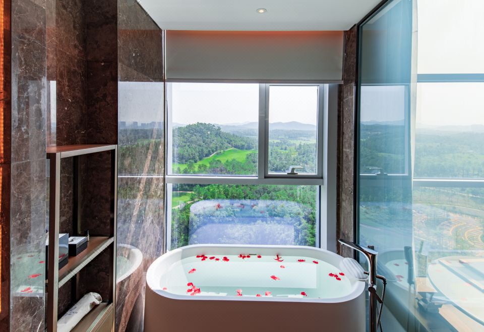 高尔夫静谧负离子?豪华大床房