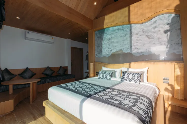 ห้องจูเนียร์สวีท พร้อมทางเข้าสระว่ายน้ำ