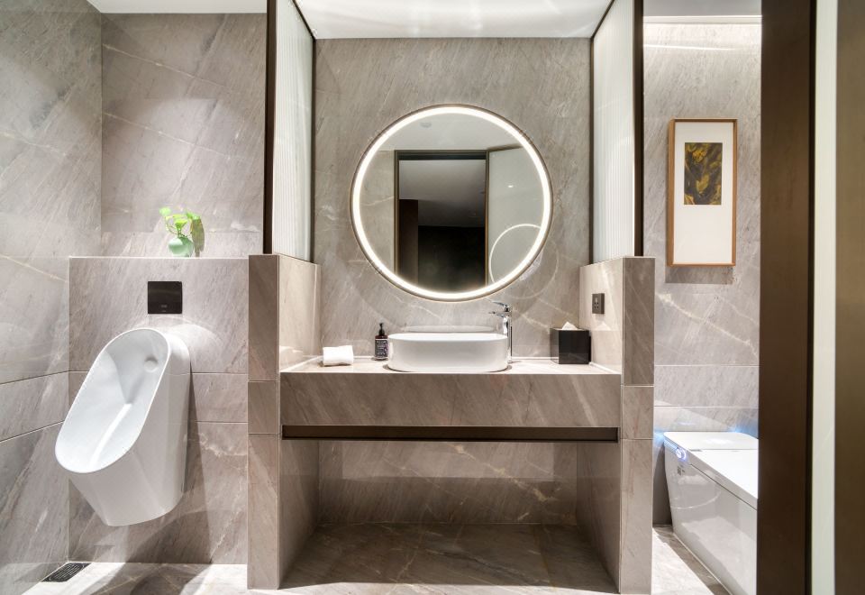 ZhouShan CaiFu HotelFortune Suite (Sleep-Inducing Latex Pillow + Large Reception Area + Private Bathtub)