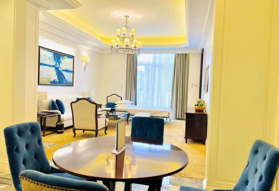 加床行政家庭阳台套房