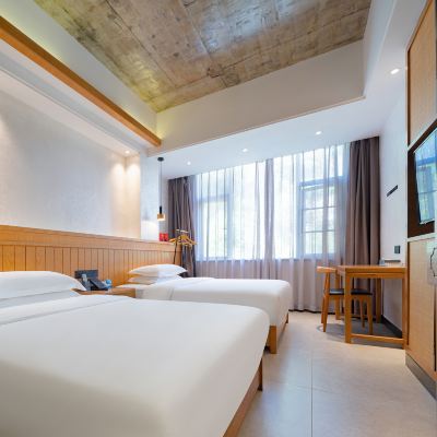 歡聚一堂·家庭套房丨三室一廳+迷你冰箱+獨立客廳 曼緣度假飯店（張家界國家森林公園標誌門店）優惠