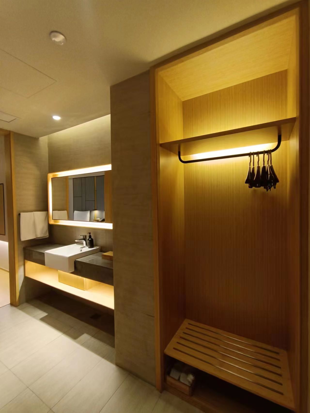 商务双床房（梦百合零压床垫+65寸电视可投屏）