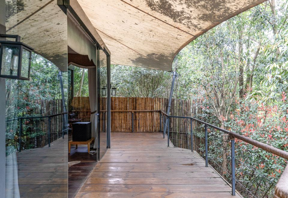 Chengdu Miaoxi Wild Luxury Resort HotelTent - River-View (Double Bed)