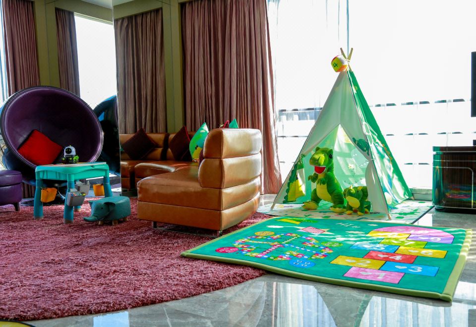 恐龙乐园家庭亲子全景套房（大床+子母床）