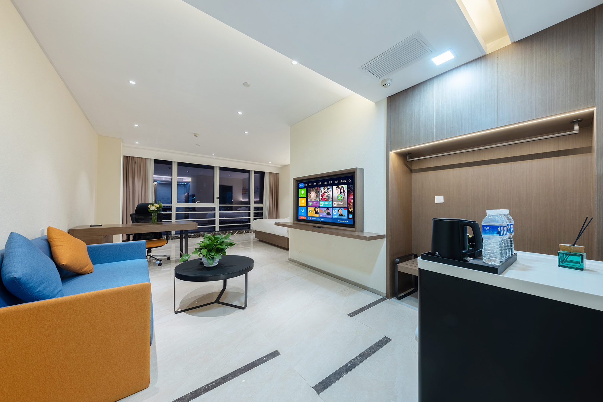 观云·天际山景情侣大床套房[4层隔音+城市天际+80S一级抗菌防蟎亲肤布草]