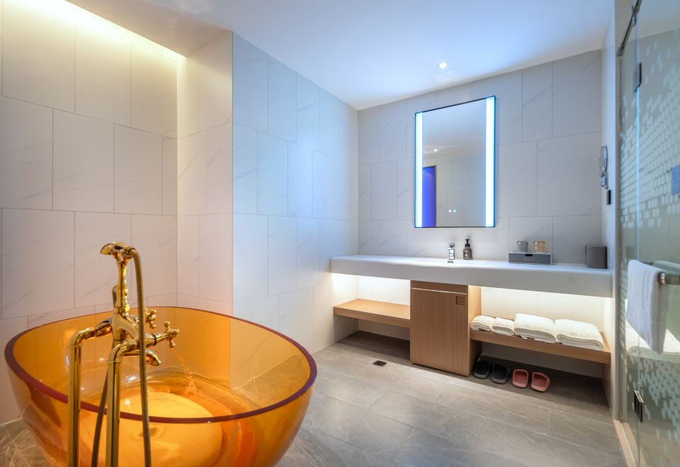 行政套房（陽光滿屋+mini冰箱+零壓睡眠床墊）