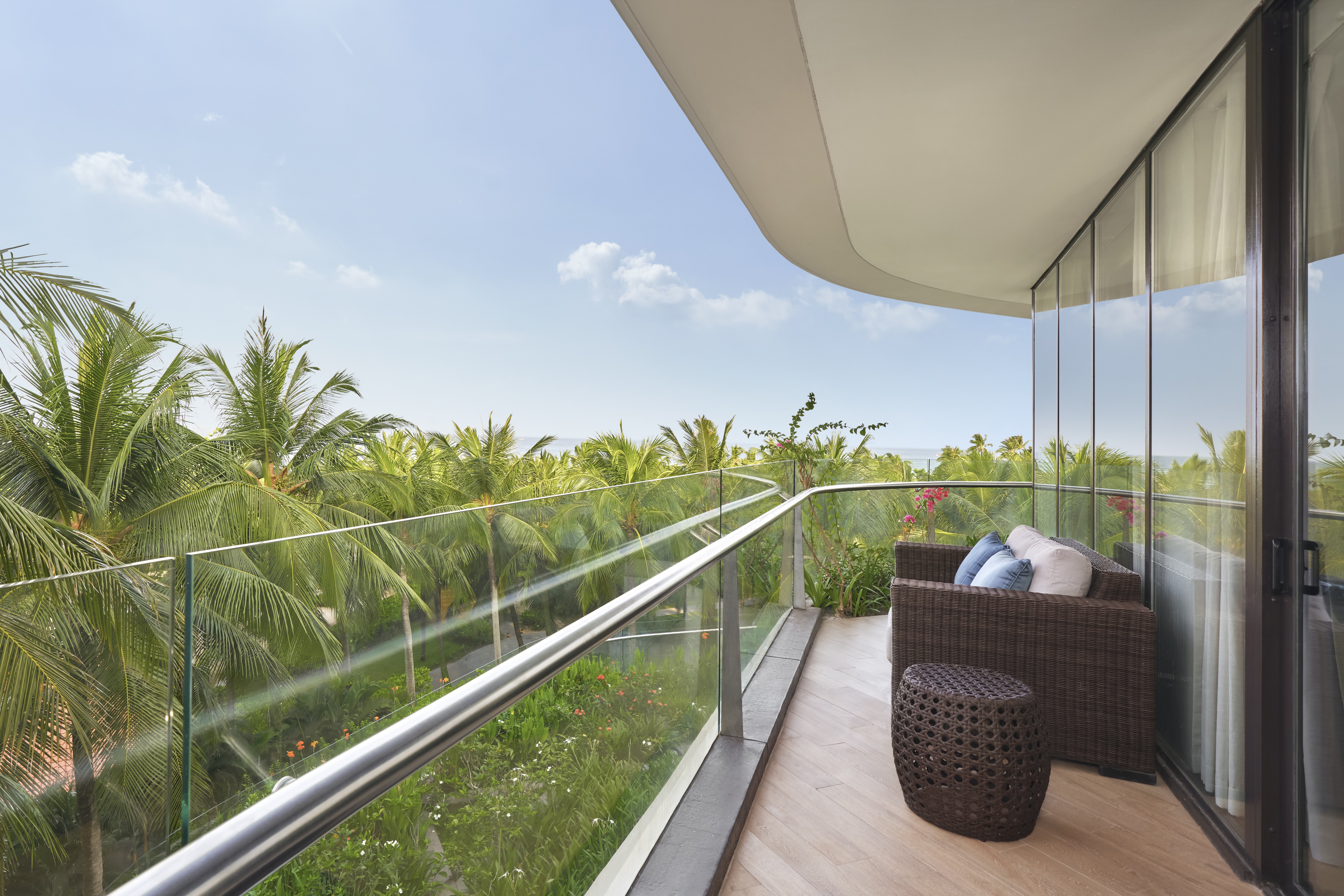 园景精致特大床套房（带露台）