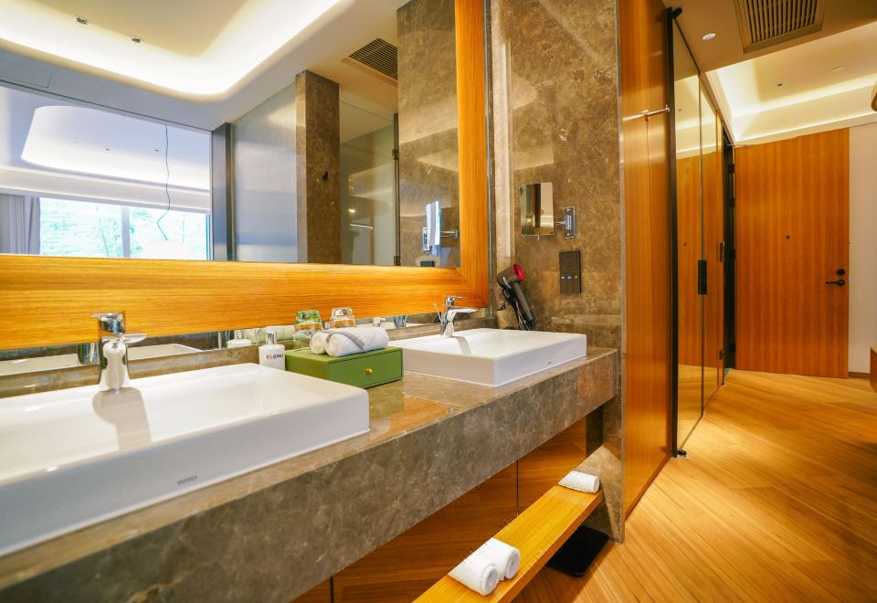 Premier Room (Double Bed)