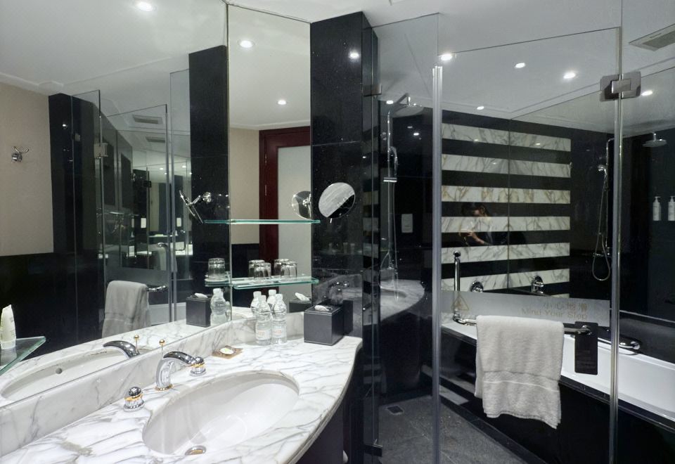 Courtyard by Marriott Shanghai FengxianBusiness Queen Room