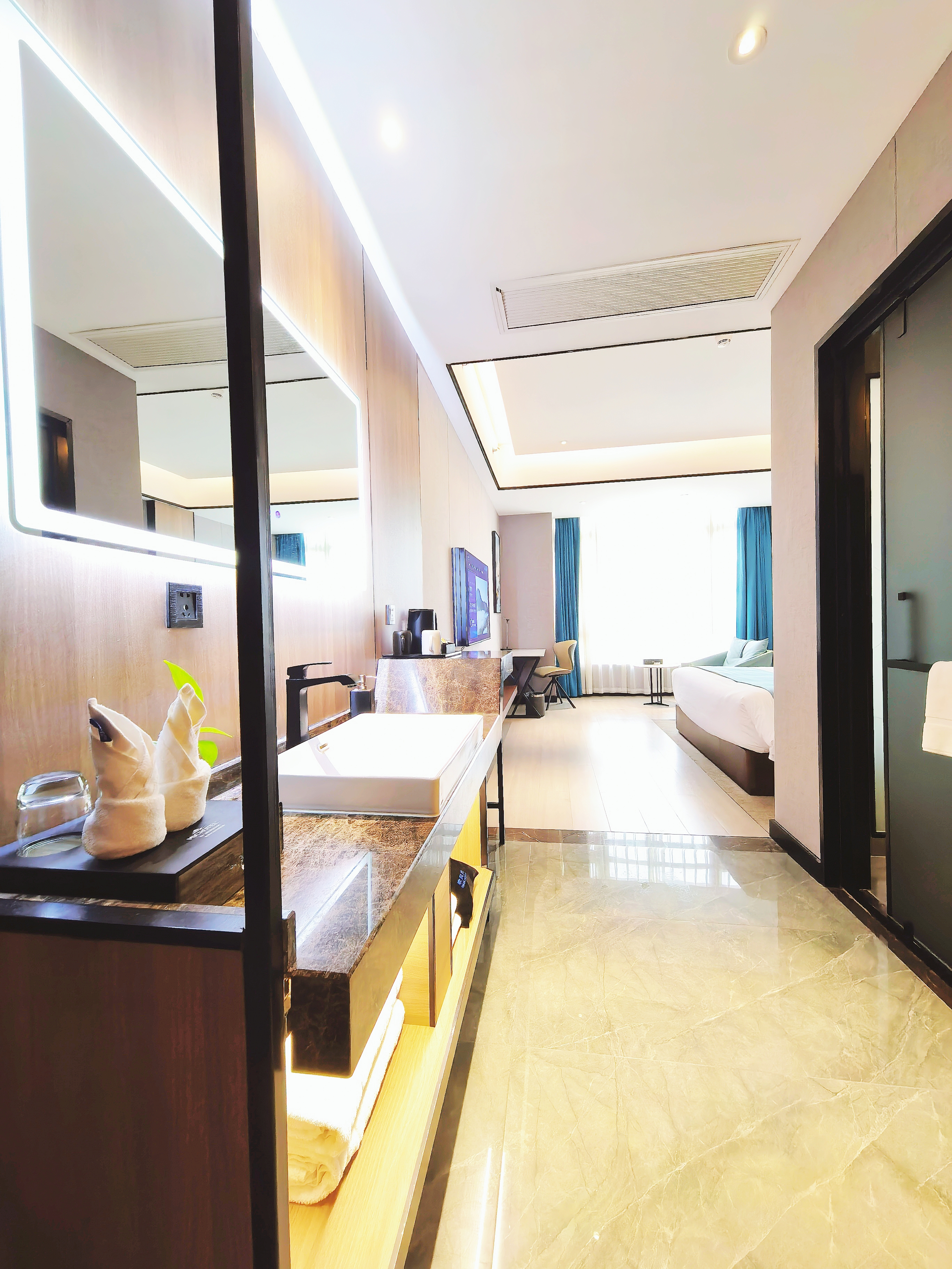 尊享豪華大床房（電視投影+智能馬桶）