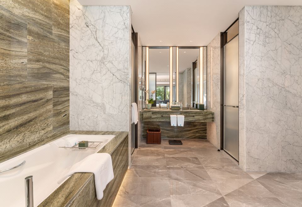 貴賓軒湖景大床房