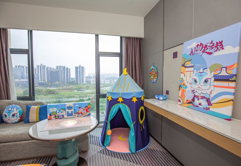 Crowne Plaza Foshan Nanhai1 King Standard Kung Fu AI Theme Lake View Room