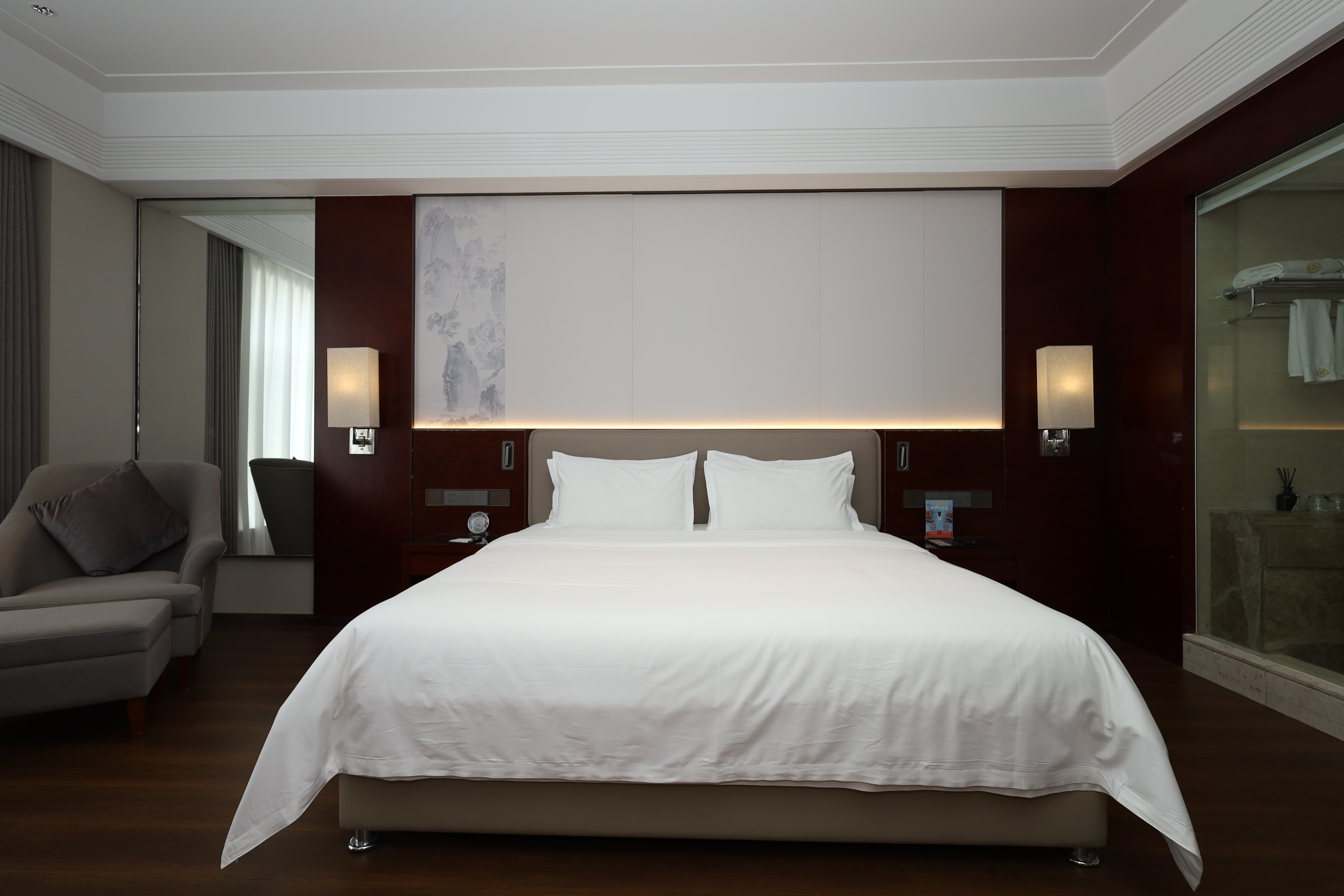 行政大床房（智能客控+落地窗+加湿器+迷你小冰箱）