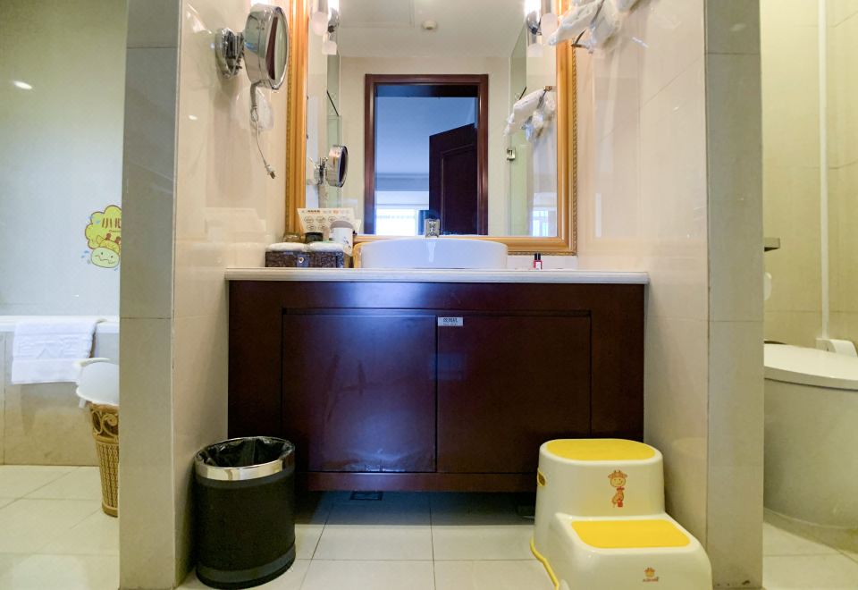 海底世界亲子主题房（智能马桶+康养小屋+记忆枕）