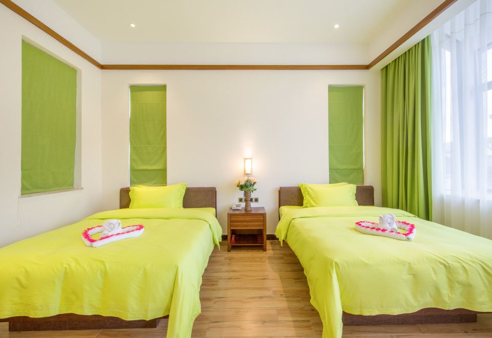 Baodun Lake Hushan Hot Spring ResortSingle-Family Villa Bicui 3-Bedroom 4-Bed Hydrophilic Family Hot Spring Villa (KTV)