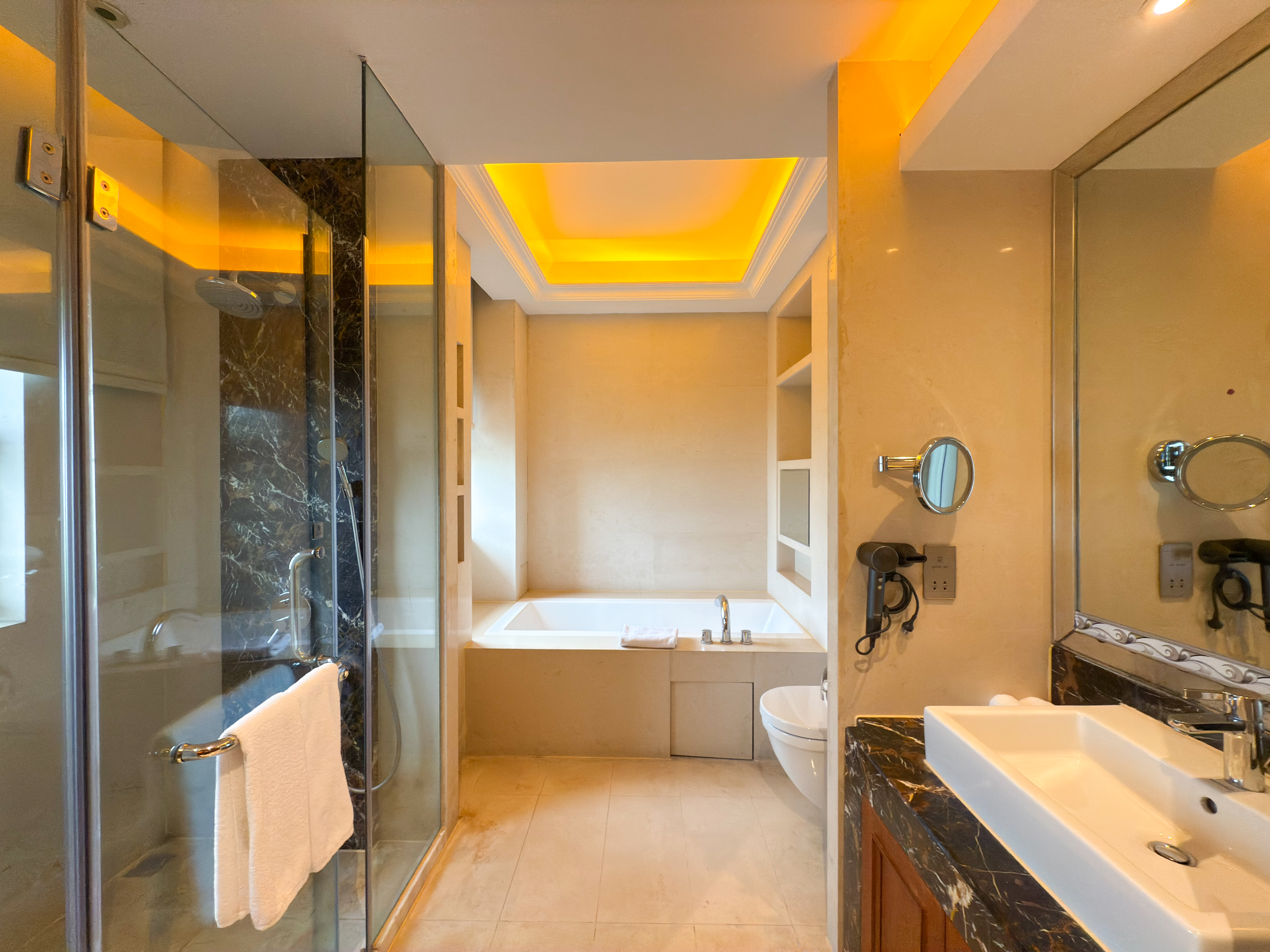 独栋泳池四卧别墅