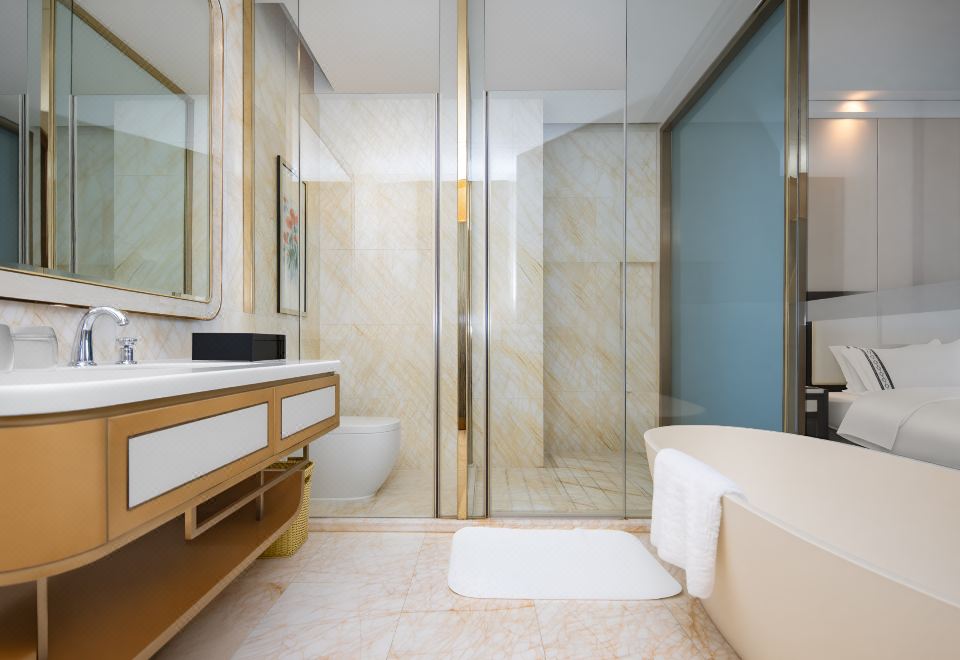 豪華大床房-高速WIFI-辦公區-深泡浴缸-全景落地窗