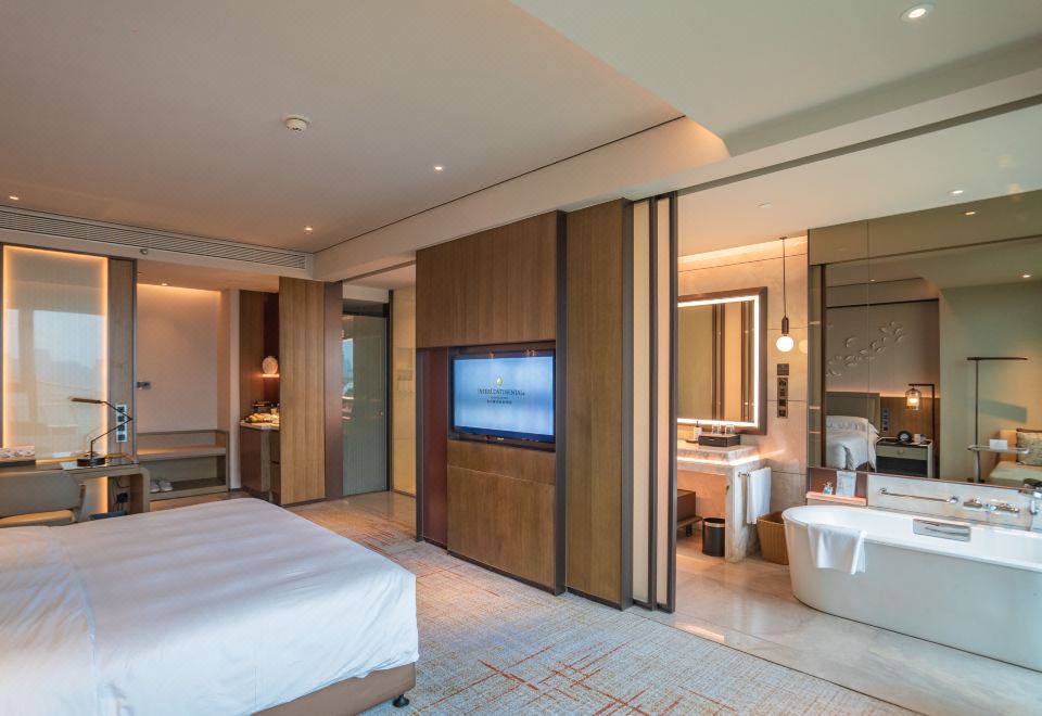 豪华房 超大床 甄选江景景观