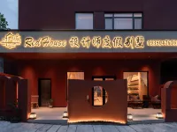 qianhuan.redhouseshejishidujiabieshu(xiaoqikongdongmenshoupiaodatingdian) فنادق في ليبوى