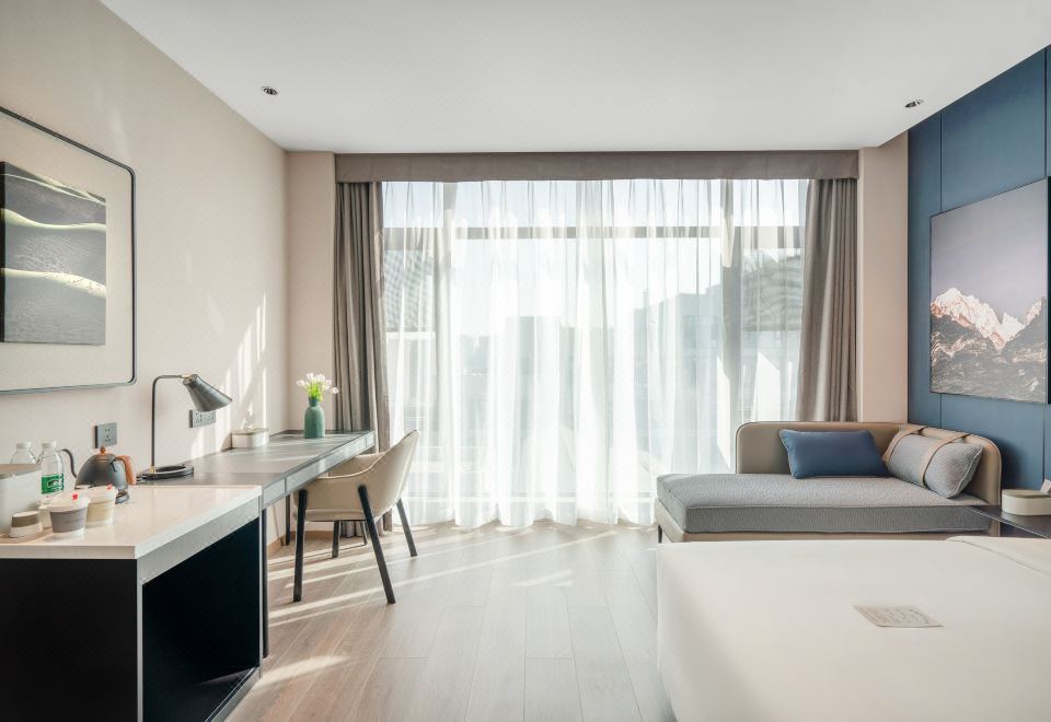 行政大床房（裸棉床品+投屏电视+小冰箱）