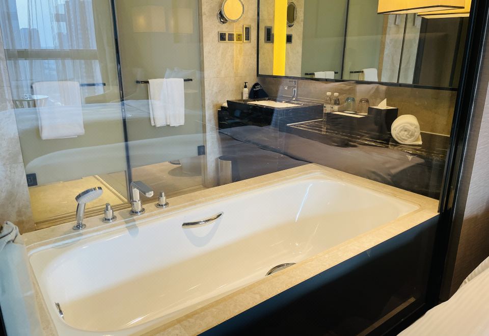 行政豪华双床房（超大浴缸+高端品牌床垫+智能马桶）