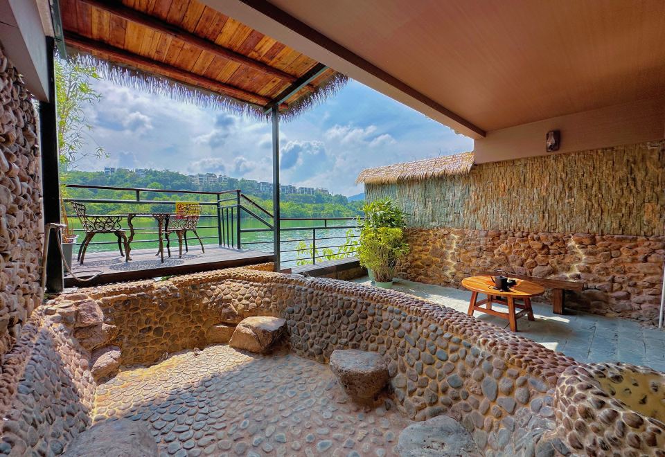 河畔豪華溫泉套房（一房一廳+獨立露臺泡池+麻將機）