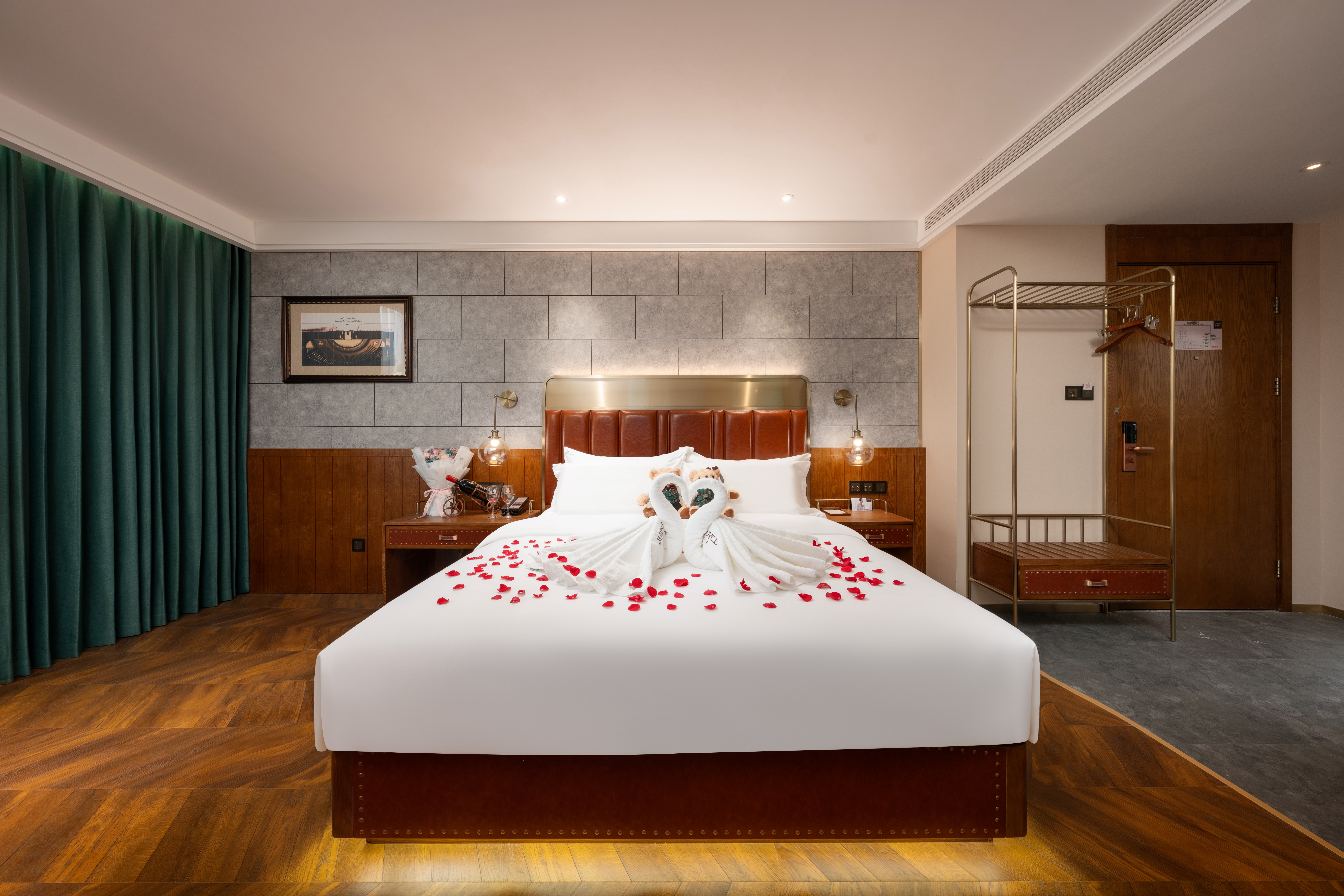 啡凡高级大床房（投屏）