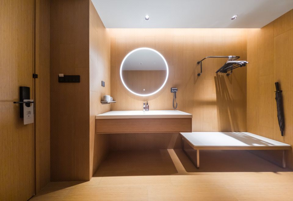 高級大床房【木香茶韻 ·禪意空間 ·零壓好眠】